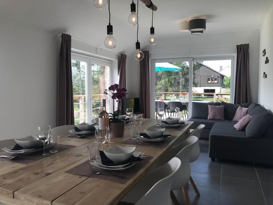 Huis Met Zonneterras, Tuin En Panoramisch Uitzicht Wellin Luaran gambar