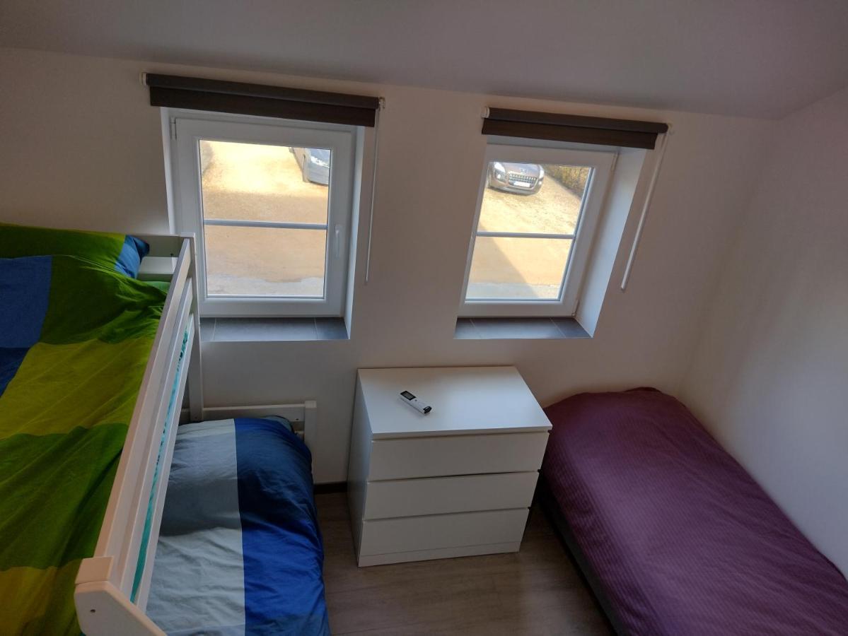 Huis Met Zonneterras, Tuin En Panoramisch Uitzicht Wellin Luaran gambar