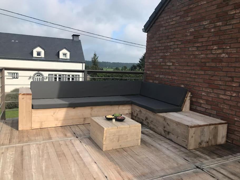 Huis Met Zonneterras, Tuin En Panoramisch Uitzicht Wellin Luaran gambar